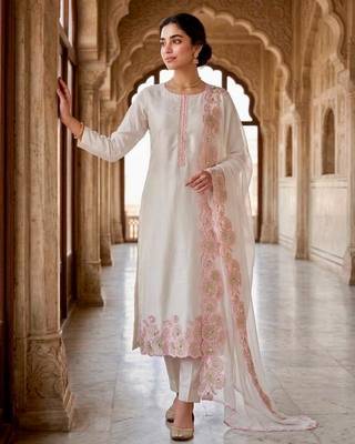 White silk blend embroidered kurta set 3