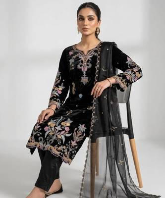 Black silk blend embroidered kurta set 3