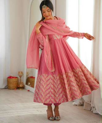 Pink silk blend embroidered flared gown set 2