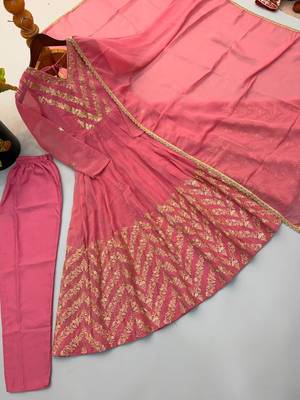Pink silk blend embroidered flared gown set 4