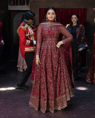Red faux georgette embroidered flared gown set 3