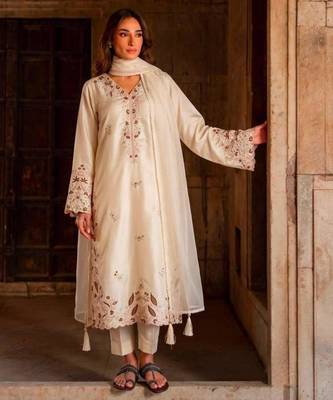 Cream silk blend embroidered kurta set 2
