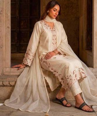 Cream silk blend embroidered kurta set 3