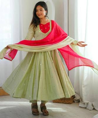 Green silk blend embroidered flared gown set 2