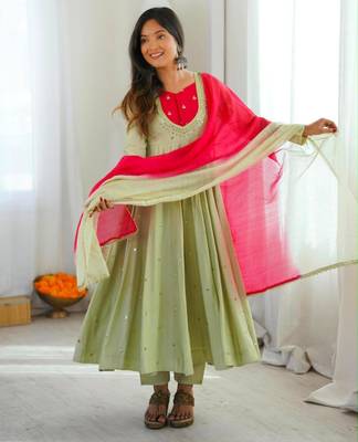 Green silk blend embroidered flared gown set 3