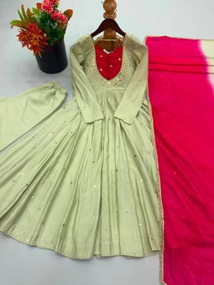 Green silk blend embroidered flared gown set 4