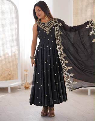 Black silk blend embroidered anarkali set 2