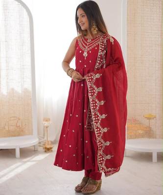 Maroon silk blend embroidered anarkali set 2