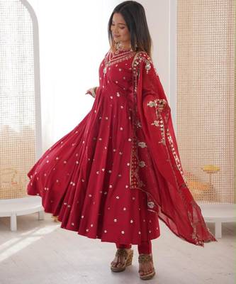 Maroon silk blend embroidered anarkali set 3