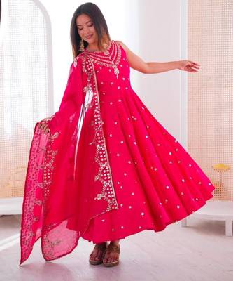 Pink silk blend embroidered anarkali set 2