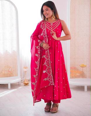 Pink silk blend embroidered anarkali set 3