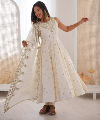 Off white silk blend embroidered anarkali set 2