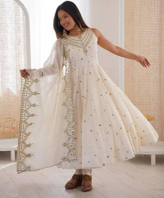 Off white silk blend embroidered anarkali set 3