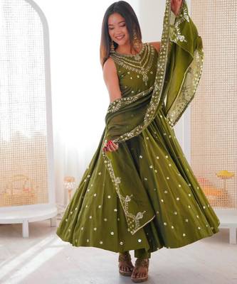 Dark green silk blend embroidered anarkali set 1
