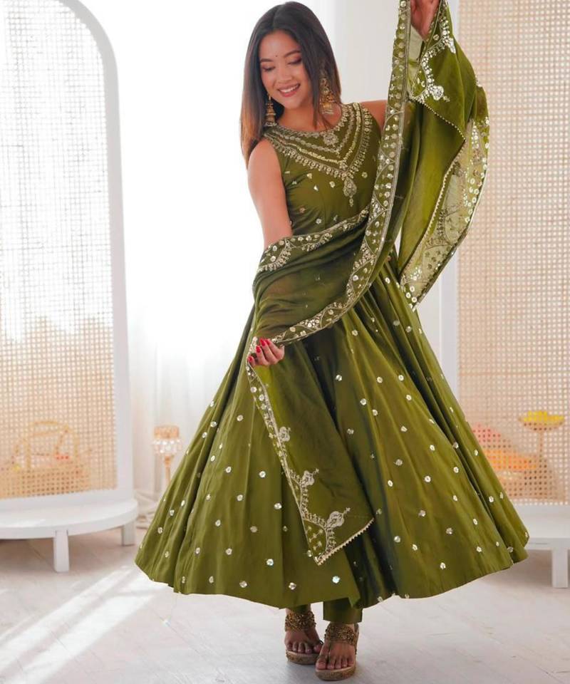 Dark green silk blend embroidered anarkali set