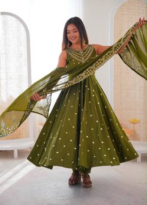 Dark green silk blend embroidered anarkali set 2