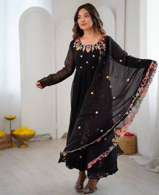 Black faux georgette embroidered kurta set 2