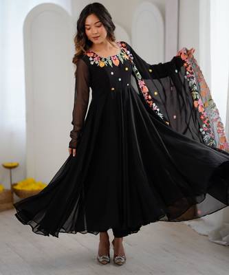 Black faux georgette embroidered kurta set 4