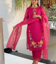 Women Floral Embroidered Regular Thread Work Kurta with Trousers & With Dupatta