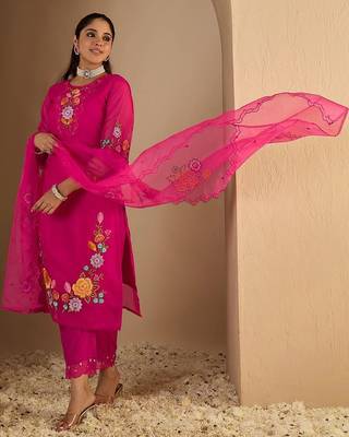 Women Floral Embroidered Regular Thread Work Kurta with Trousers & With Dupatta 3