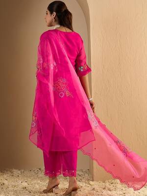 Women Floral Embroidered Regular Thread Work Kurta with Trousers & With Dupatta 4