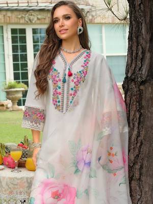 Women Floral Embroidered Regular Thread Work Kurta with Trousers & With Dupatta 2