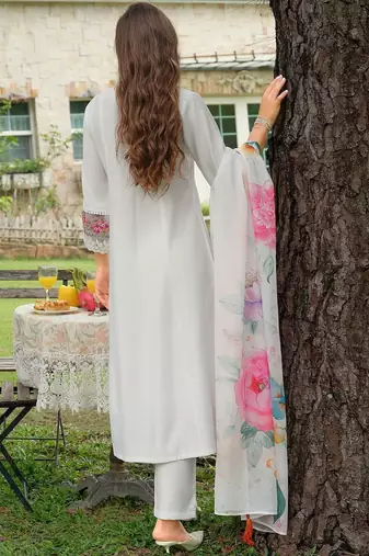 Women Floral Embroidered Regular Thread Work Kurta with Trousers & With Dupatta