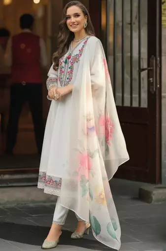 Women Floral Embroidered Regular Thread Work Kurta with Trousers & With Dupatta