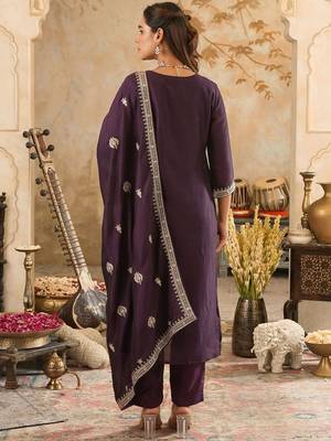Women Ethnic Motifs Embroidered Regular Thread Work Kurta with Trousers & With Dupatta 3