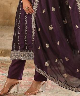 Women Ethnic Motifs Embroidered Regular Thread Work Kurta with Trousers & With Dupatta 4