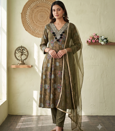 Women floral printed anarkali kurta set with dupatta & pant