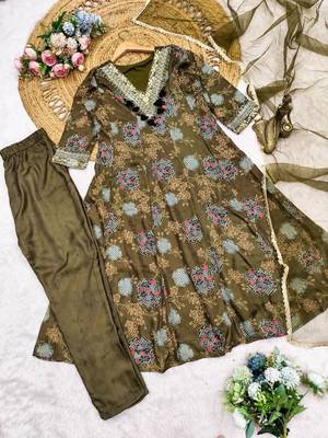Women floral printed anarkali kurta set with dupatta & pant 4