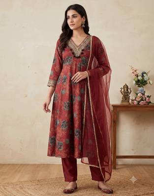 Women floral printed anarkali kurta set with dupatta & pant 2
