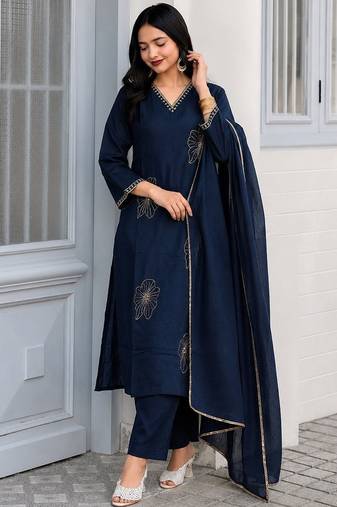 Deep blue embroidered kurta set with pants & lace work dupatta
