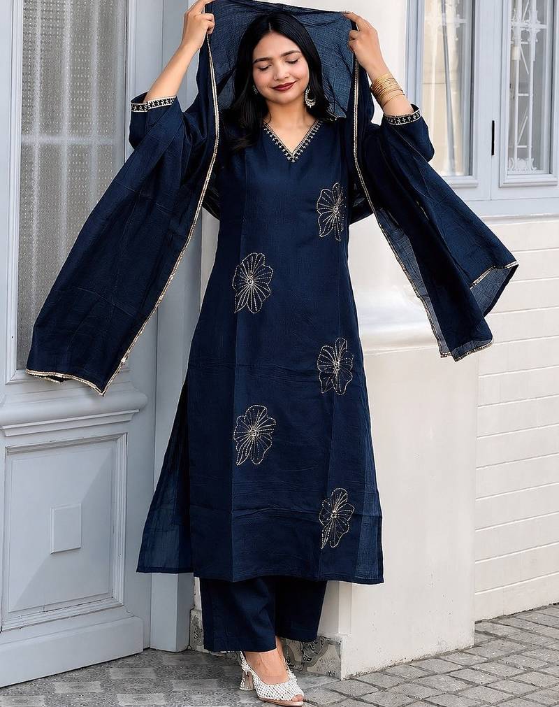 Deep blue embroidered kurta set with pants & lace work dupatta