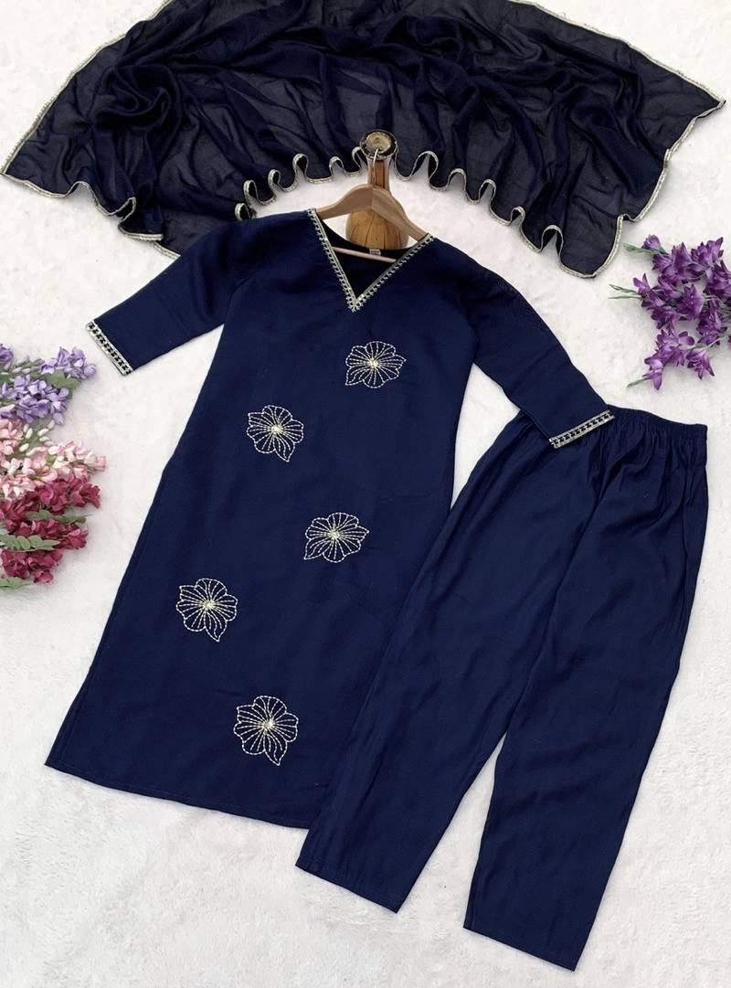 Deep blue embroidered kurta set with pants & lace work dupatta