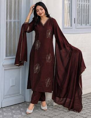 Deep maroon embroidered kurta set with pants & lace work dupatta 1