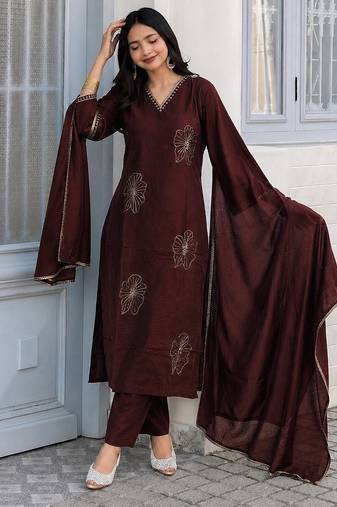 Deep maroon embroidered kurta set with pants & lace work dupatta