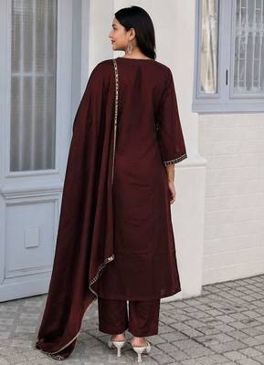 Deep maroon embroidered kurta set with pants & lace work dupatta 3