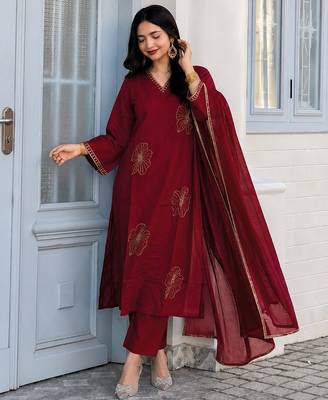 Deep red embroidered kurta set with pants & lace work dupatta 1