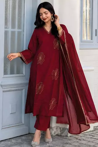 Deep red embroidered kurta set with pants & lace work dupatta