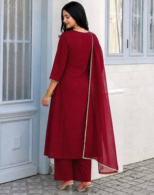 Deep red embroidered kurta set with pants & lace work dupatta 3