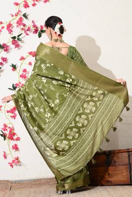 green floral printed cotton silk saree with unstitched blouse piece 4