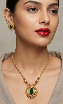 Traditional gold-plated emerald green pendant necklace :: set - handcrafted ethnic jewelry for women 1