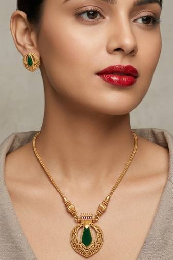 Traditional gold-plated emerald green pendant necklace :: set - handcrafted ethnic jewelry for women