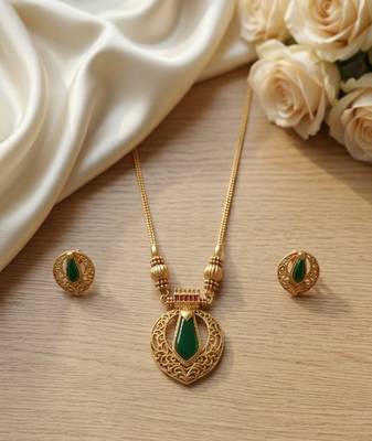 Traditional gold-plated emerald green pendant necklace :: set - handcrafted ethnic jewelry for women 2