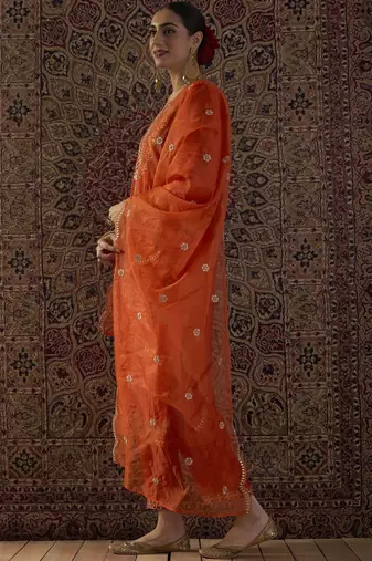 Ethnic Motifs Embroidered Thread Work Kurta With Trousers & Dupatta