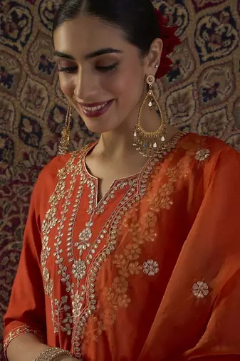 Ethnic Motifs Embroidered Thread Work Kurta With Trousers & Dupatta