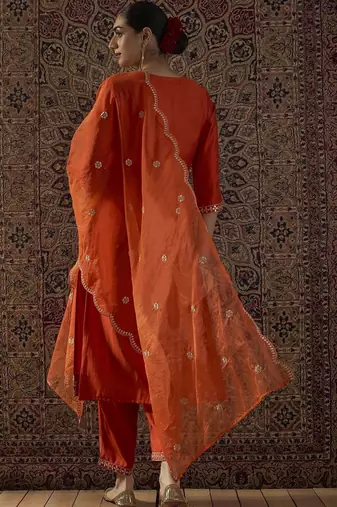 Ethnic Motifs Embroidered Thread Work Kurta With Trousers & Dupatta