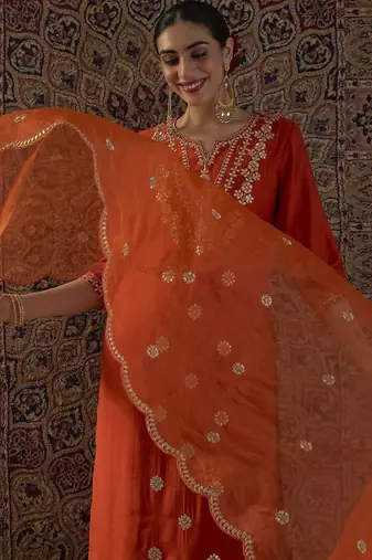 Ethnic Motifs Embroidered Thread Work Kurta With Trousers & Dupatta
